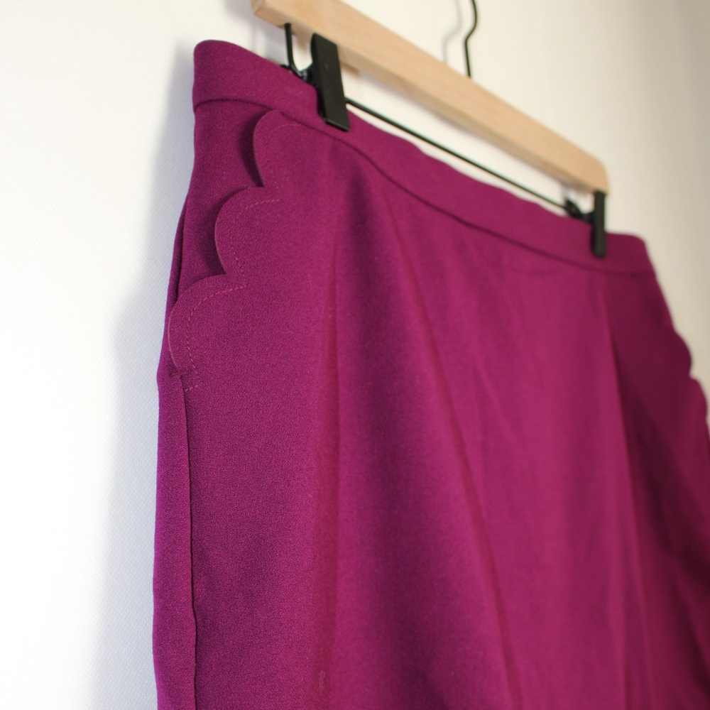 Banana Republic Factory Scallop skirt with pockets